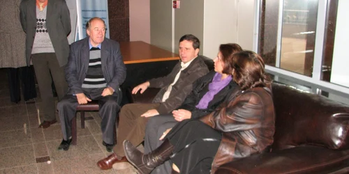 Finanţiştii au oprit ieri munca nemulţumiţi că nu mai au bani nici măcar să-şi plătească cheltuielile la întreţinere