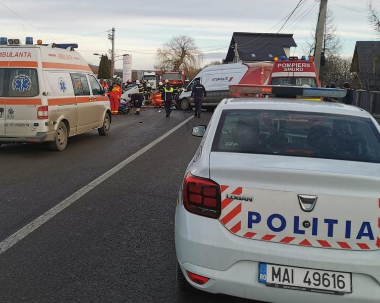 Accident cu patru victime la Bran. Un tânăr de 19 ani este mort, ceilalți sunt în stare foarte gravă 