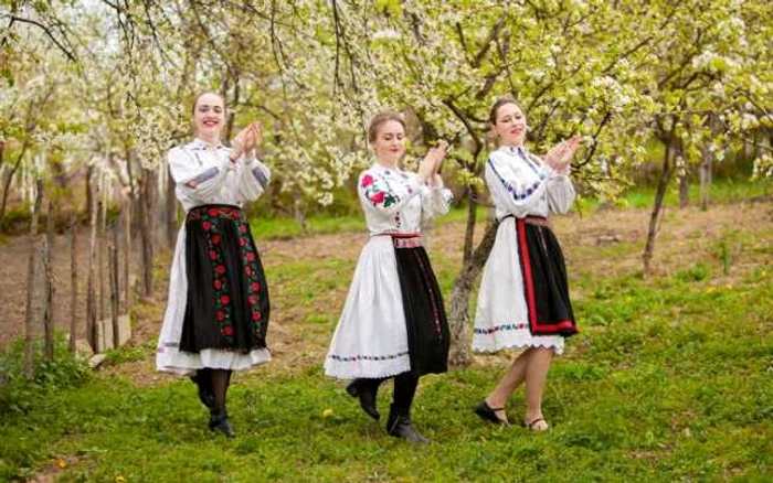 Reprezentantele Sălajului sunt eleve la CNS Zalău FOTO Facebook.com/Reinvierea habei traditionale