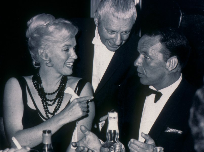 Viața tumultuoasă a legendarului Frank Sinatra: femei superbe, alcool, tutun și capi ai Mafiei VIDEO