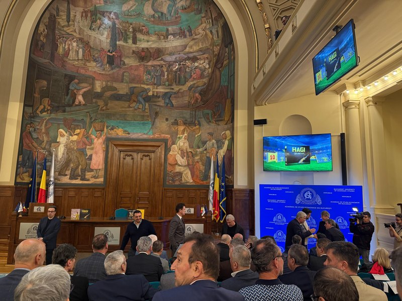 Gică Hagi a trecut la catedră la ASE. „Regele” și-a lansat cartea care îi povestește viața
