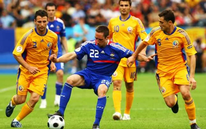 Raţ (stânga) a jucat împotriva Franţei şi la Euro 2008