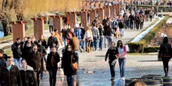 Bucureştenii au ieşit ca buburuzele pe aleile parcurilor