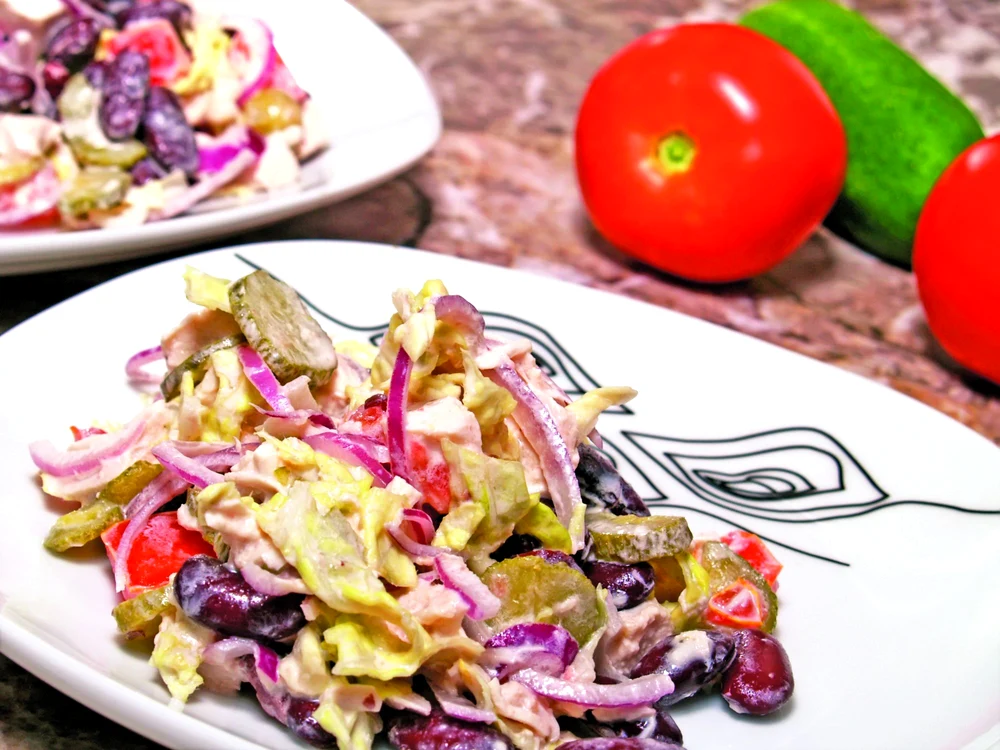 
    Salată de fasole cu sos vinegretă  