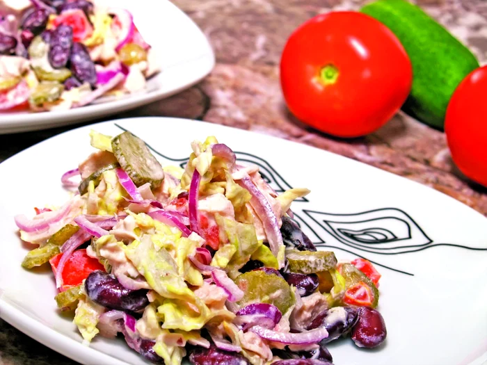 
    Salată de fasole cu sos vinegretă  