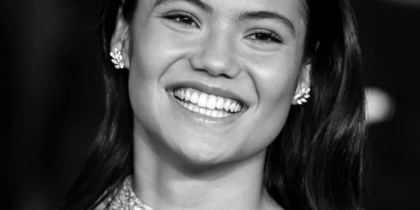 Emma Raducanu participă la premiera mondială  a filmului James Bond No Time To Die la Royal Albert Hall 28 septembrie 2021 la Londra Anglia FOTO Getty Images 