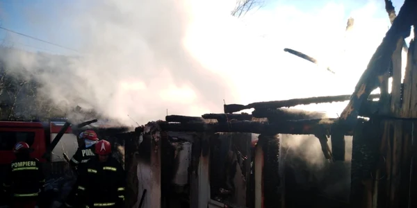 Incendiu în Ţara Loviştei - comuna Titeşti - Vâlcea proprietarul cu handicap a murit carbonizat Foto Adevărul