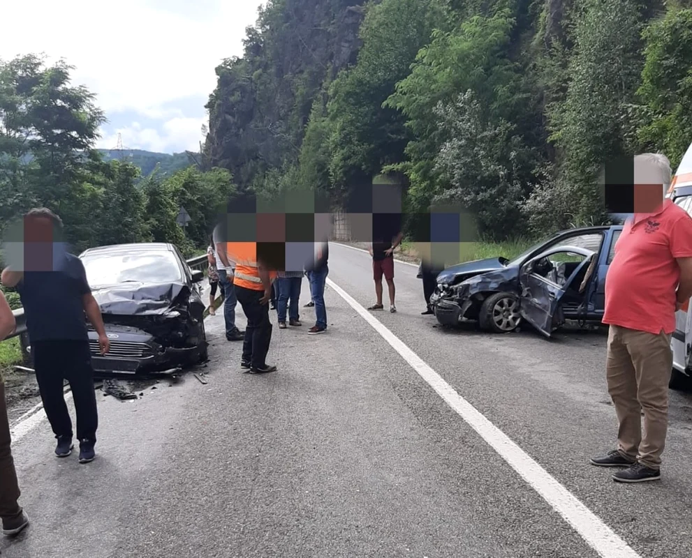 Accident pe Valea Oltului pe DN 7 - E 81 în zona Turnu - Vâlcea Foto Adevărul