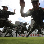 soldati china reuters