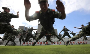 soldati china reuters