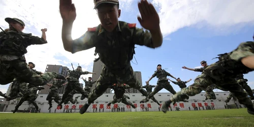 soldati china reuters