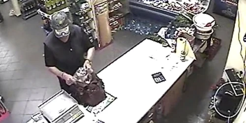 Hoţii găsesc mijloace de a evita camerele video cu care sunt echipate magazinele/ Foto: Arhivă