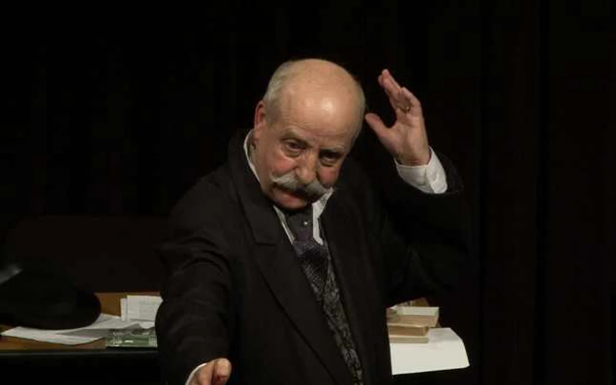 Nicolae Urs i-a dedicat un spectacol lui I. L. Caragiale (1852-1912), la împlinirea a 162 de ani de la naşterea dramaturgului                                                                                                                       FOTO: Ciprian Duică