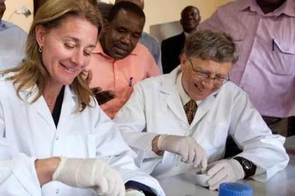 Bill Gates va lansa kituri de testare la domiciliu pentru coronavirus
