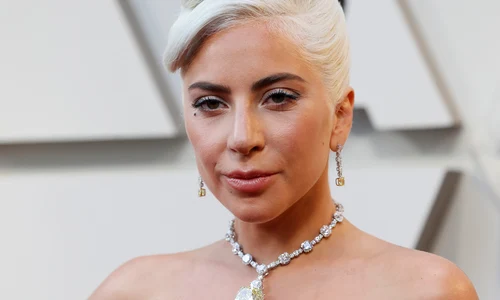 Lady Gaga este a treia persoană care a purtat diamantul galben jpeg