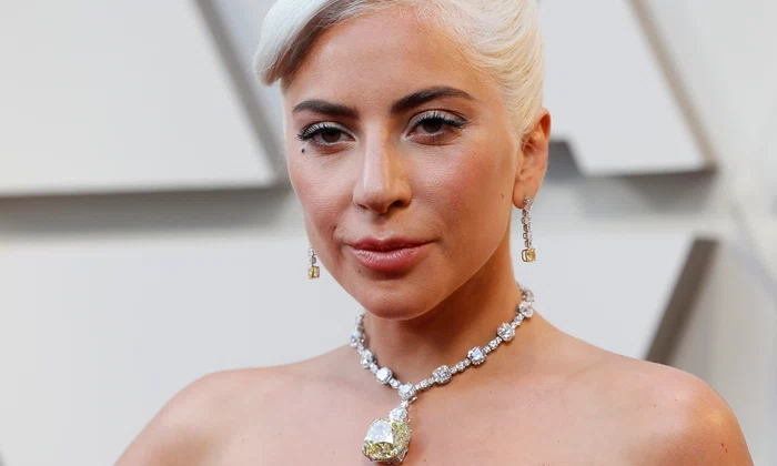 Lady Gaga este a treia persoană care a purtat diamantul galben jpeg