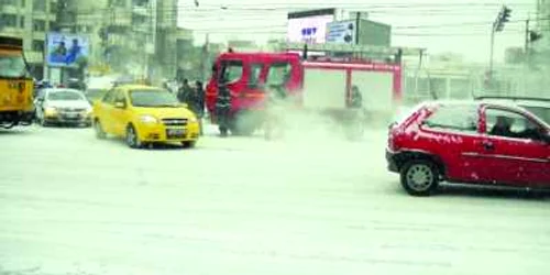 Pompierii au intervenit de fiecare dată când un tramvai a trecut prin zona Universitate