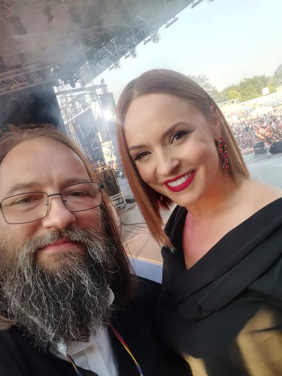 Părintele Dan Damaschin, alături de Andreea Marin jpg