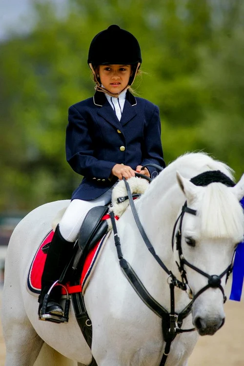 Anne Marie Bontea va călări în uniformă de jandarm