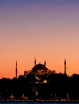 Orient Occident pe străzile din Istanbul jpeg