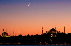 Orient Occident pe străzile din Istanbul jpeg