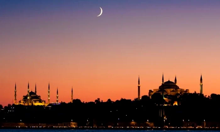 Orient Occident pe străzile din Istanbul jpeg