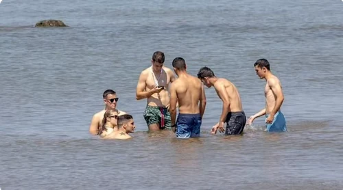 Prințesa Leonor cu colegii, la mare. Foto YouTube