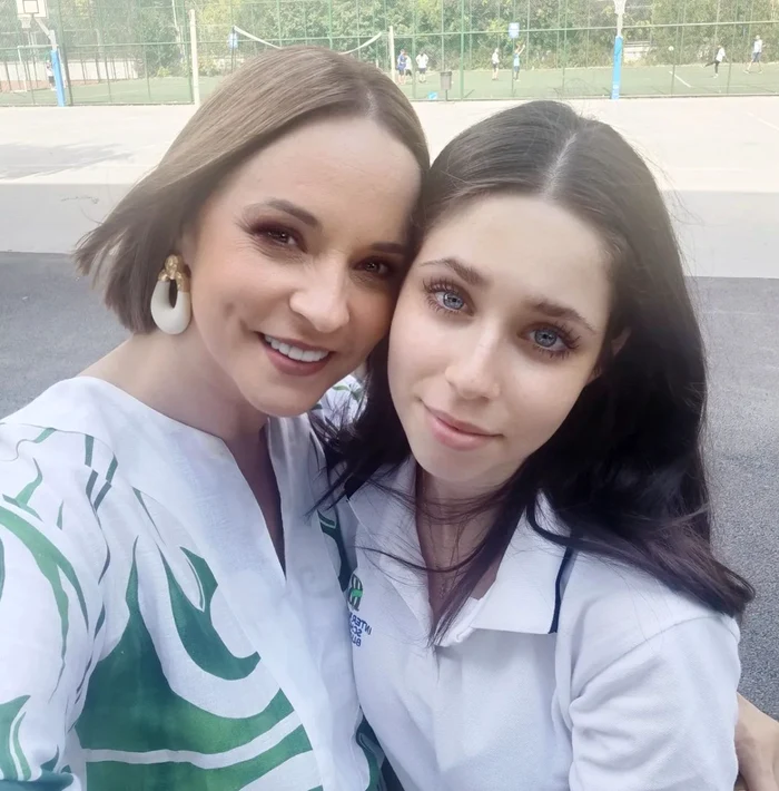 andreea marin și violeta PNG