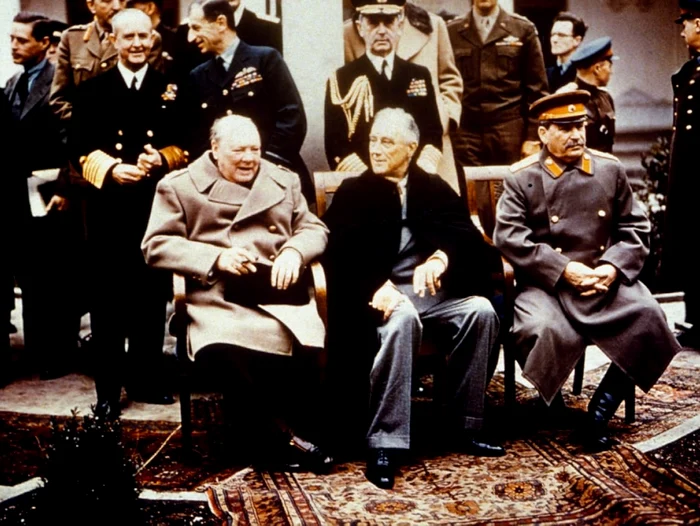 Churchill, Roosevelt şi Stalin la Yalta FOTO: history.com