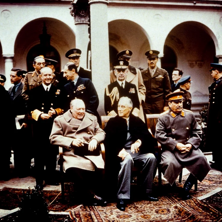 Churchill, Roosevelt şi Stalin la Ialta FOTO history.com