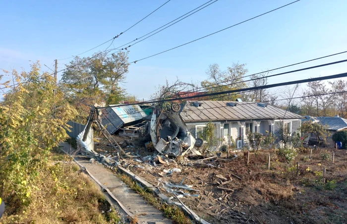 Tirul a intrat în curtea unui localnic FOTO: IPJ Galați 