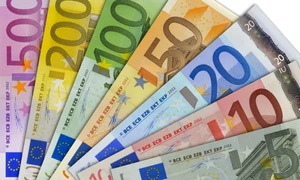 Bani - o mie de euro - bancnote FOTO 123 RF 