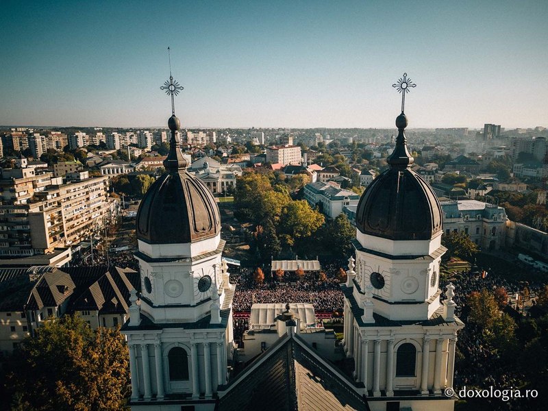 Pelerinajul de la Iași. O mare de credincioși participă la Hramul Sfintei Parascheva FOTO LIVE