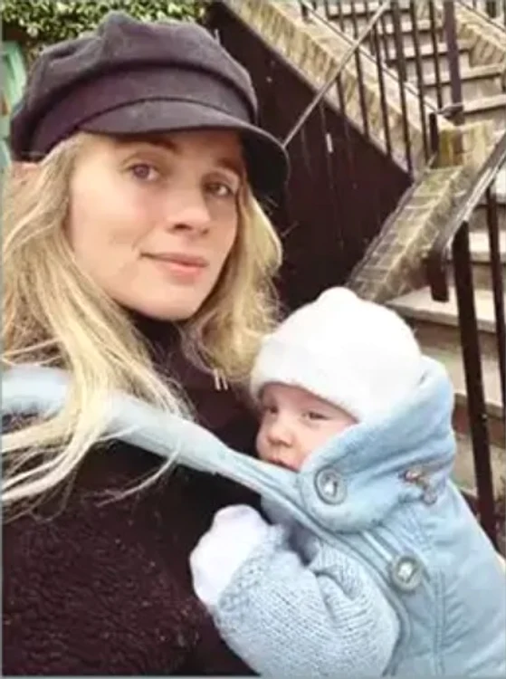 Cressida Bonas si copilul jpg
