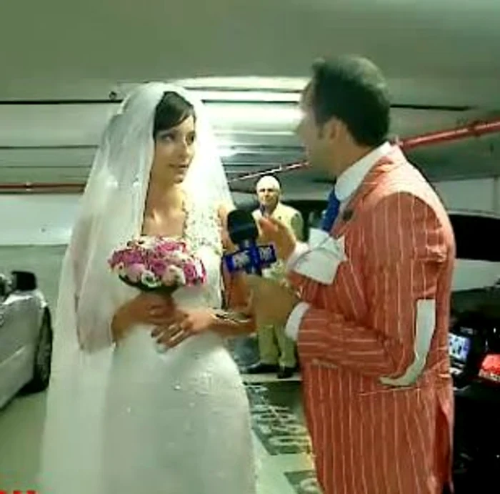 Măruţă s-a fotografiat cu Julie, o tânără care se căsătorea la Monte Carlo (captură: Pro TV)