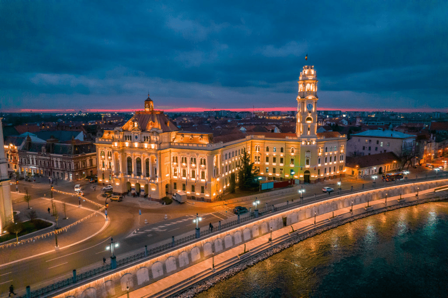 Un videoclip realizat de Charlie Ottley, care promovează Oradea și alte orașe ale României, difuzat la BBC