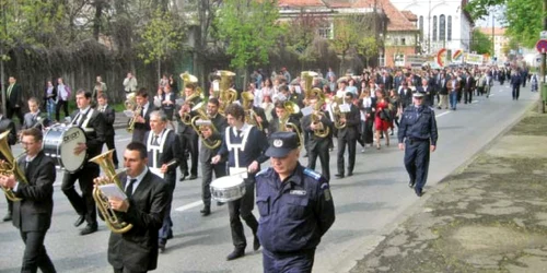 Creştini de toate confesiunile au străbătut Timişoara în a doua zi de Paşte   