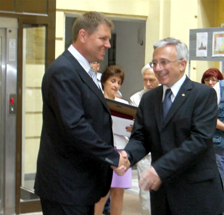 
    Klaus Iohannis este cel mai credibil politician, surclasându-l pe Mugur Isărescu  