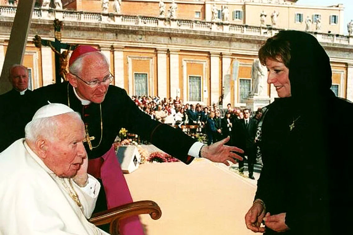 10 ms margareta papa ioan paul al ii lea vatican 2003 jpg jpeg