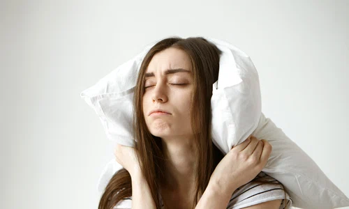indoor shot frustrated upset young woman suffering from insomnia some sleeping disorder Foto Freepik jpg