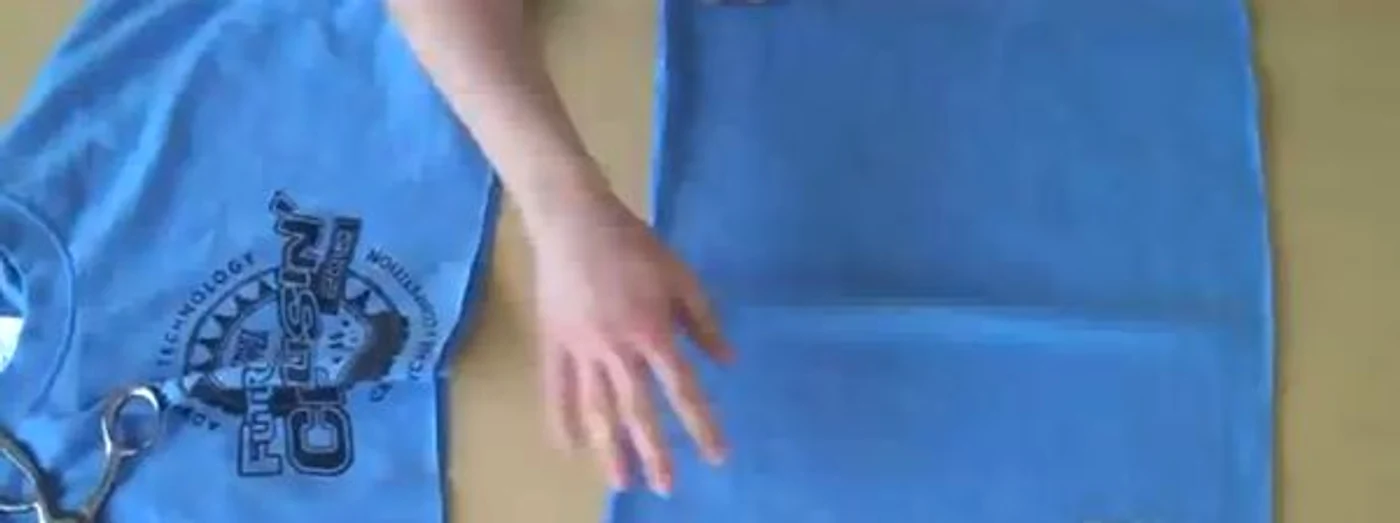 Iată ce poţi realiza cu puţină îndemânare dintr-un tricou nepurtat!Foto: Captură Youtube