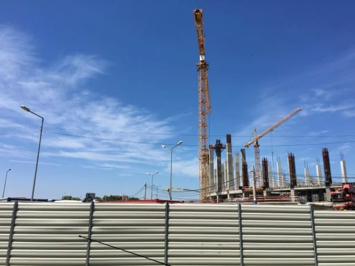 Firma care execută lucrările la stadion nu găseşte să angajeze personal 