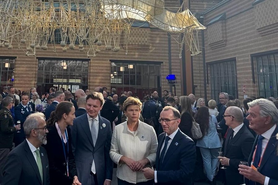 Cină de lucru a miniștrilor apărării, la Haga. Ionuț Moșteanu și Oana Țoiu, primele întâlniri externe de la numirea în funcție 