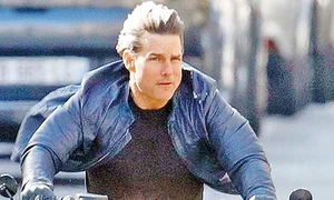 tom cruise statia spatiala internationala jpeg