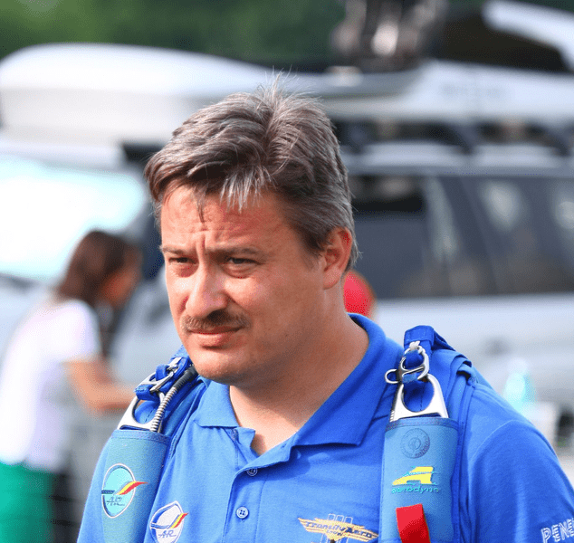 Tragedie în lumea parașutismului. Un campion român a murit în timpul unui antrenament în Polonia