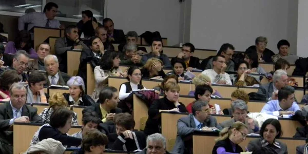 Directorii de şcoli şi licee s-au întâlnit cu conducerea ISJ Argeş