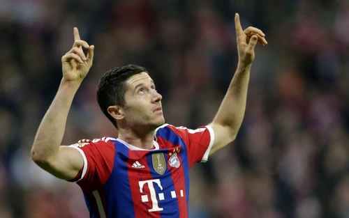 Preliminarii Euro 2016 - rezultate. Robert Lewandowski, atacantul lui Bayern, a marcat ambele goluri ale Poloniei în Scoţia şi e golgheterul acestor prleiminarii cu 12 reuşite. Nu e sigur însă de prezenţa la Euro 2016Foto Click!