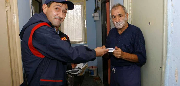 Ani de zile deciziile de pensionare au fost înmânate de poştaşi Foto: arhivă