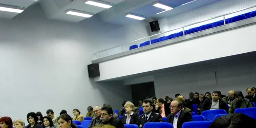 Ședința are loc la Sala Mare a Prefecturii 