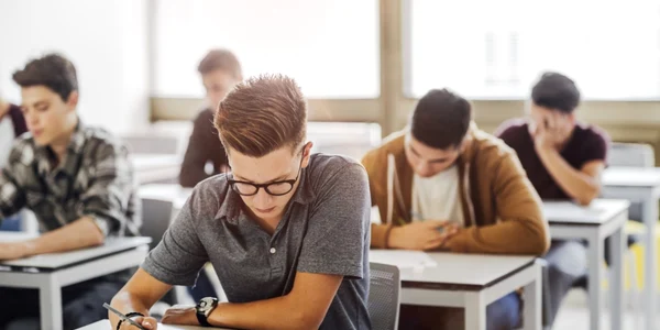 elevi liceu banca examen FOTO Shutterstock